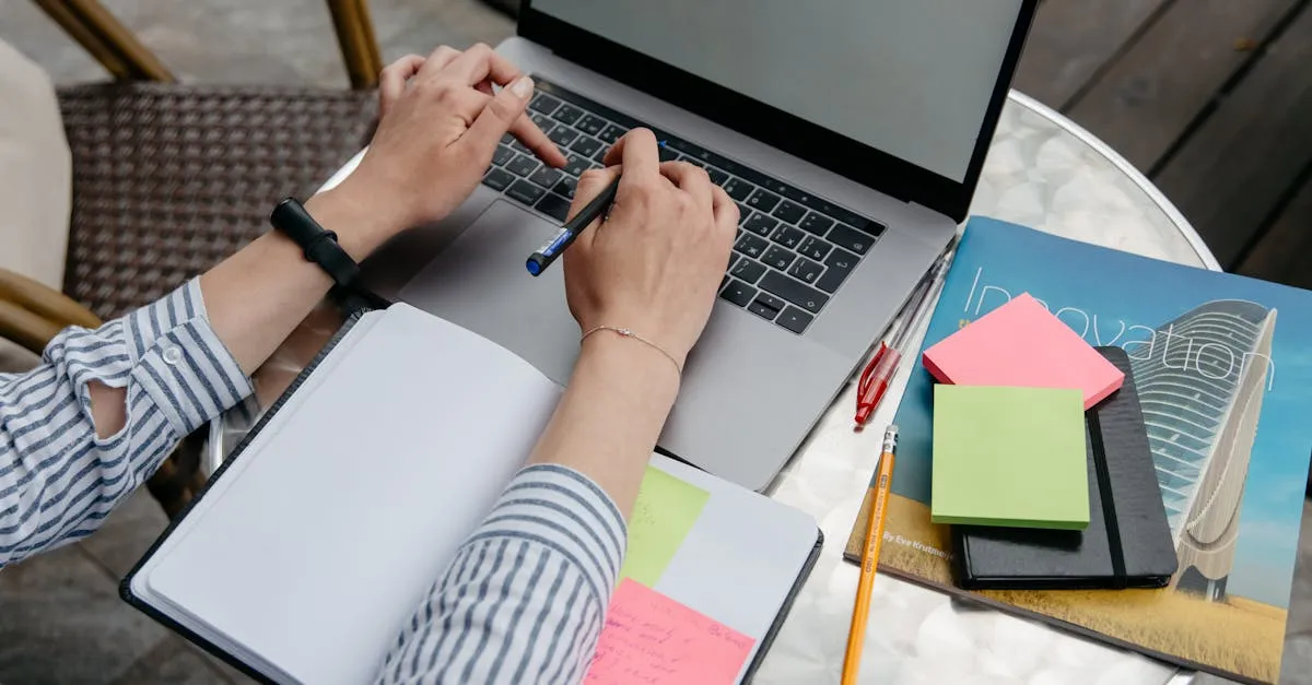 Tela de computador mostrando ferramentas de revisão de texto e escrita acadêmica