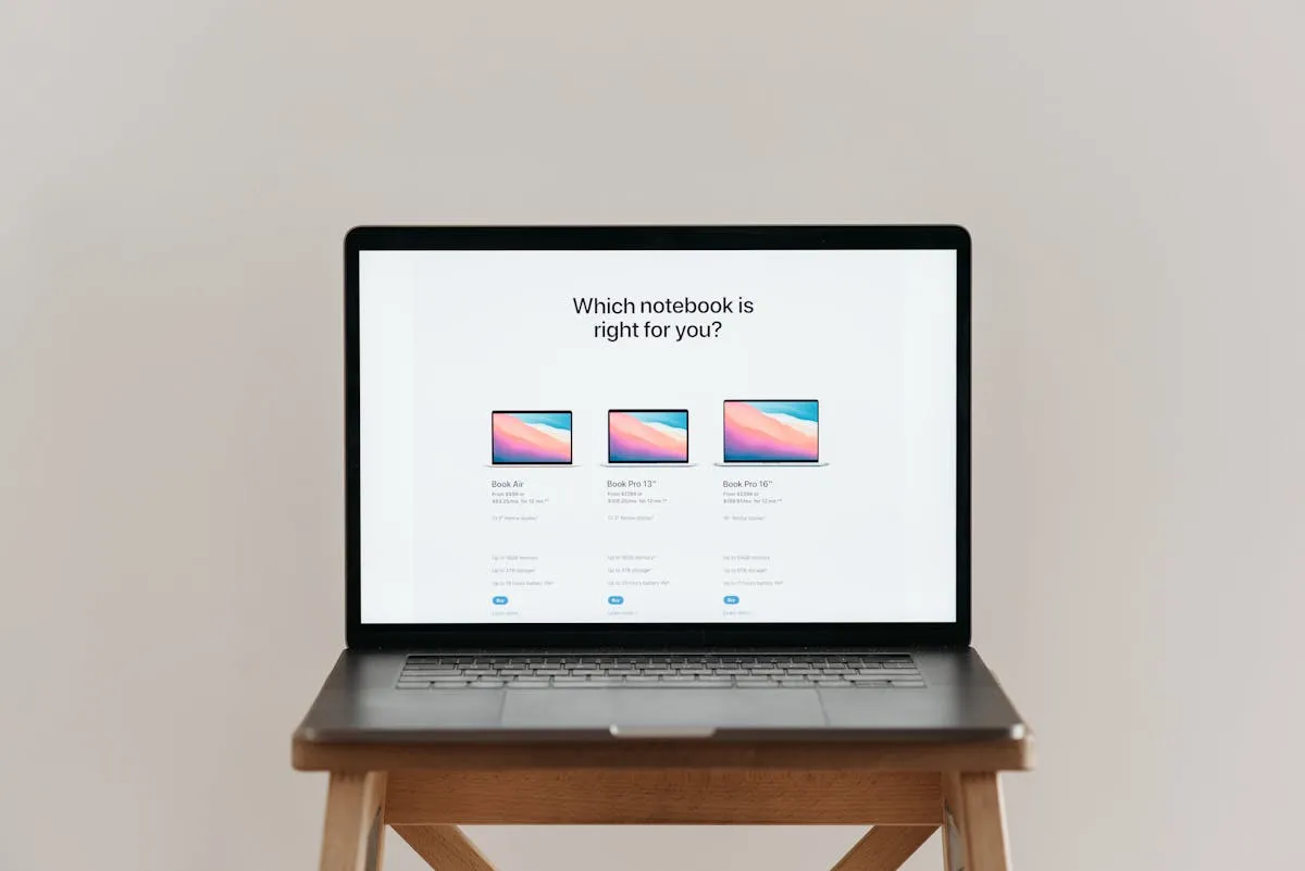 Tela de notebook mostrando comparação entre ferramentas de IA para revisão