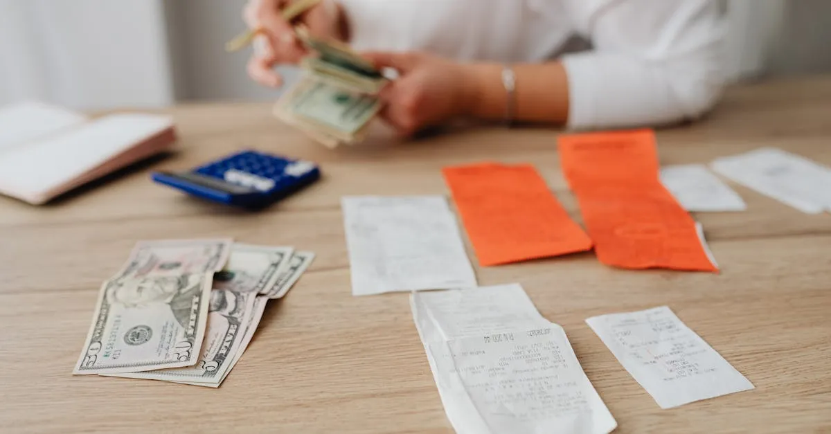 Pessoa sentada à mesa com documentos e calculadora, refletindo sobre finanças académicas